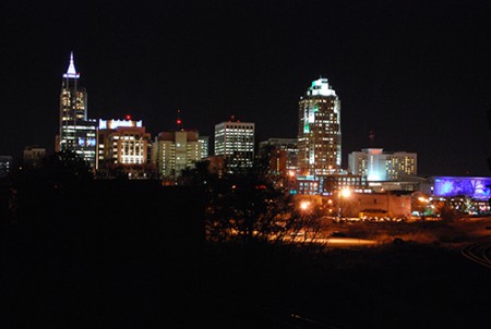 Panoráma Raleigh v noci, NC