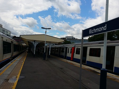 Overground stanica v Richmonde, Londýn, UK